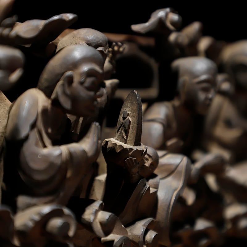 十六羅漢 木彫 欄間 | 古物屋 壱両