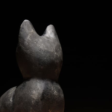 振り返り黑猫 木彫