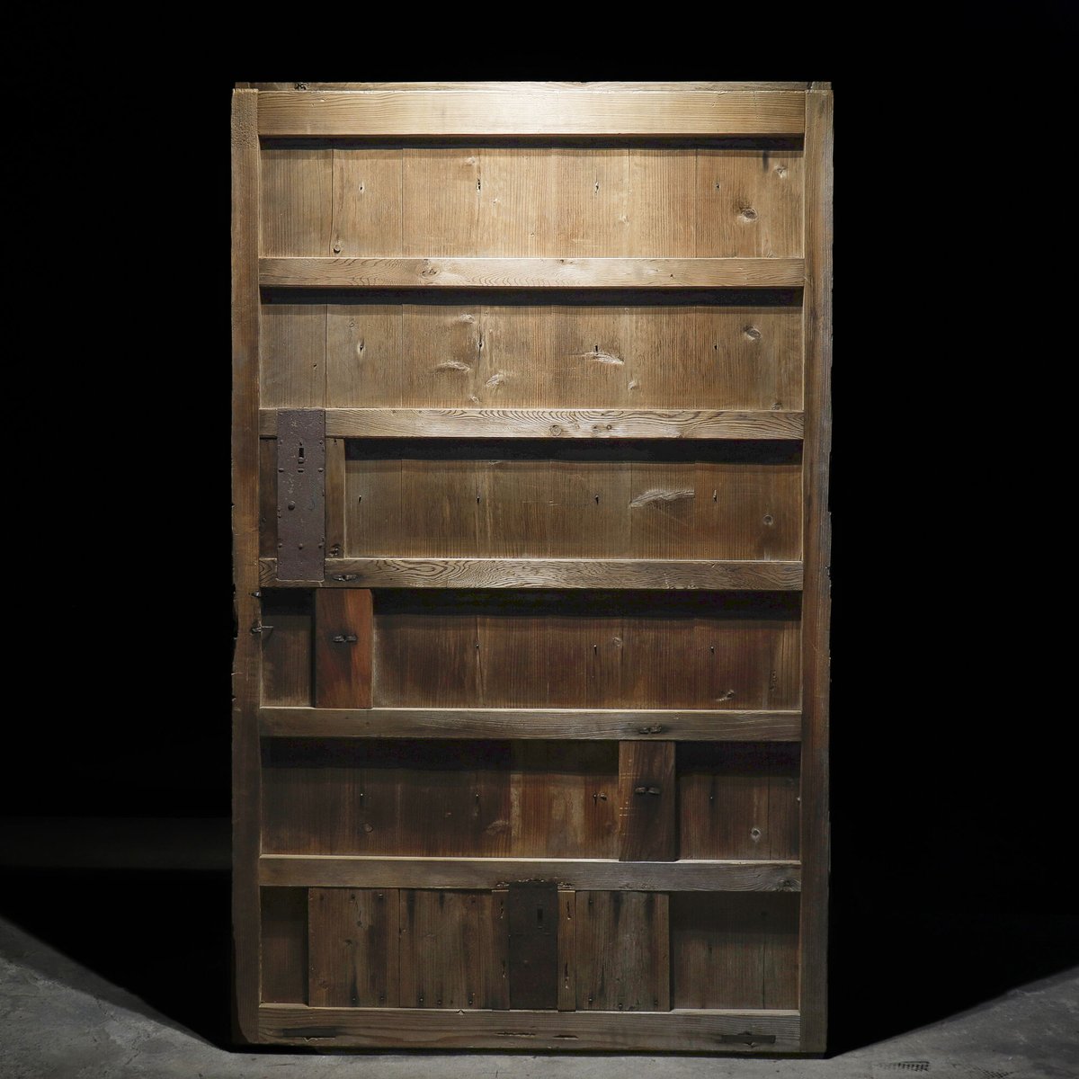 鉄の蔵戸 | 古物屋 壱両