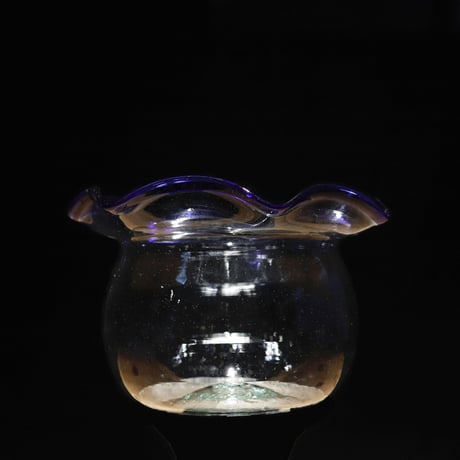 薄いガラスの金魚鉢