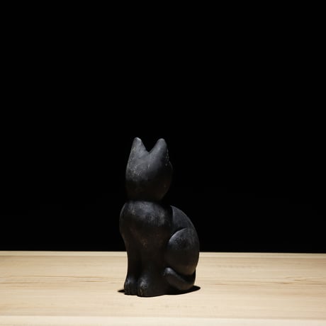 振り返り黑猫 木彫