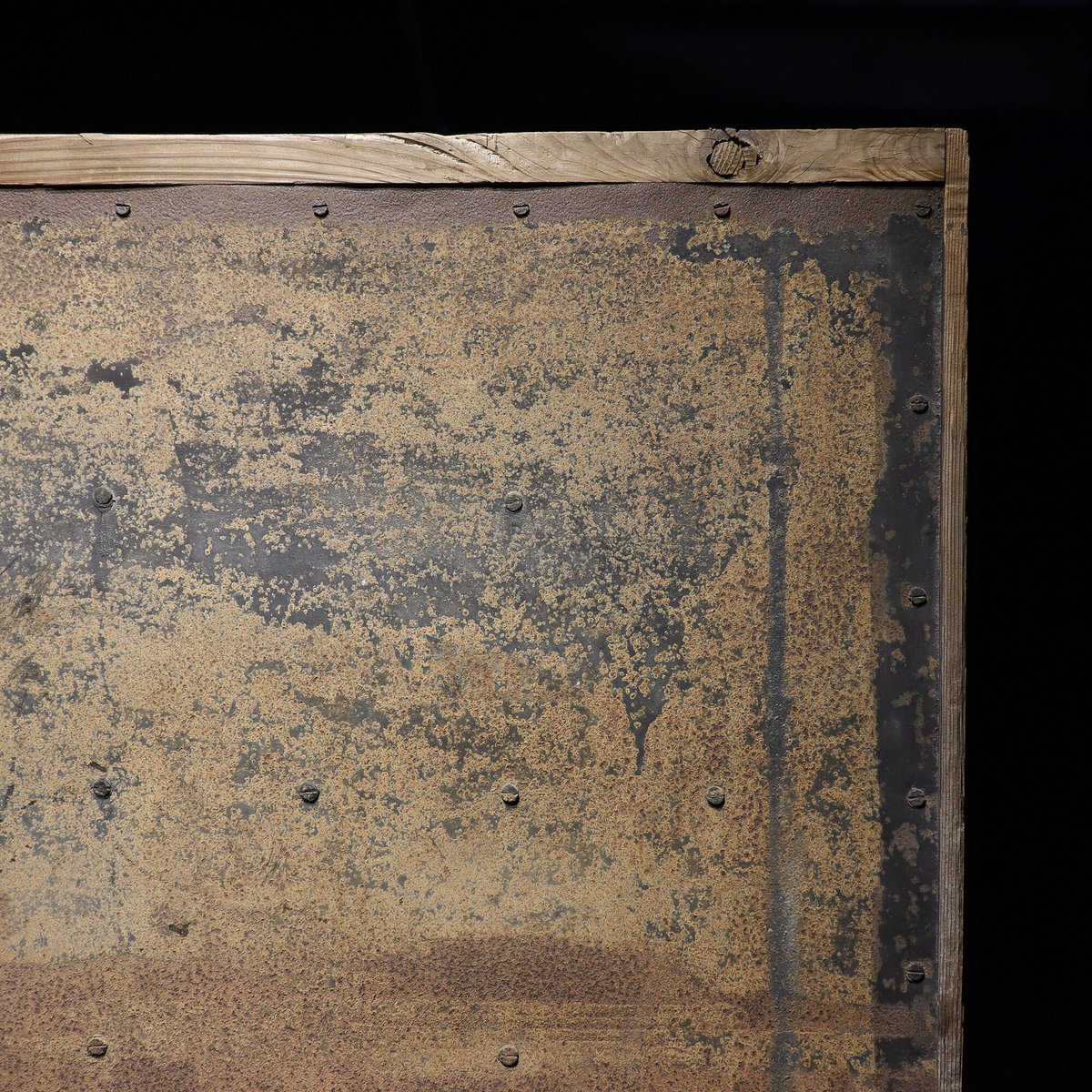 鉄の蔵戸 | 古物屋 壱両