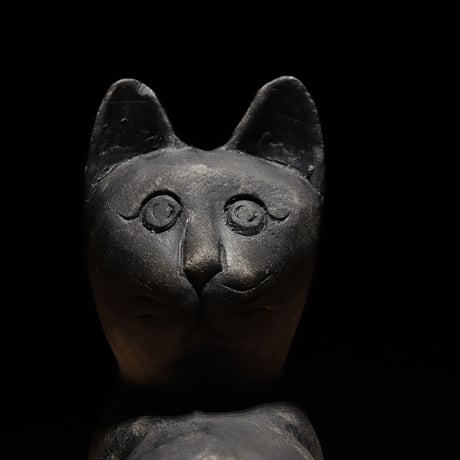 振り返り黑猫 木彫