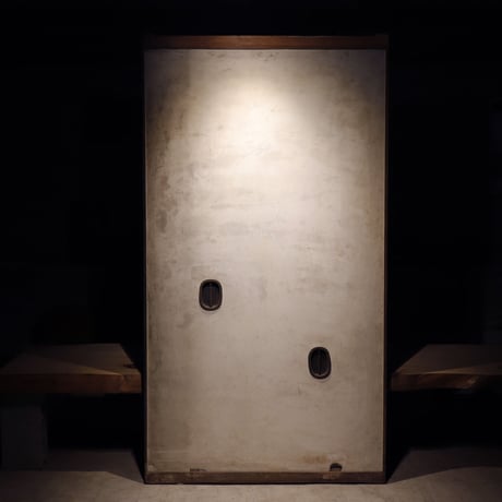 黒線漆喰蔵戸