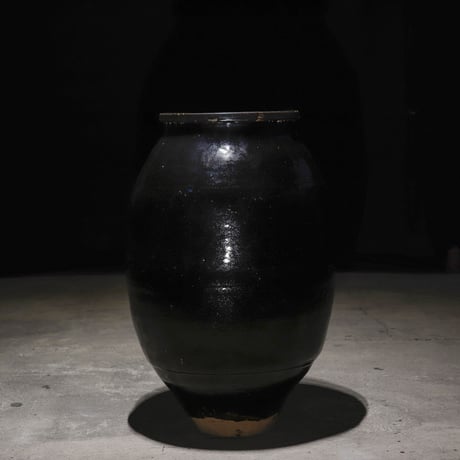 漆黑な壺