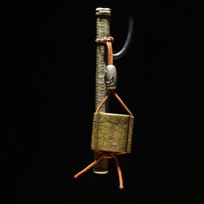 【希少品】陽白草文様一体型矢立 真鍮 アンティーク 矢立 骨董品 希少品】陽白草文様一体型矢立 真鍮 アンティーク 矢立 骨董品