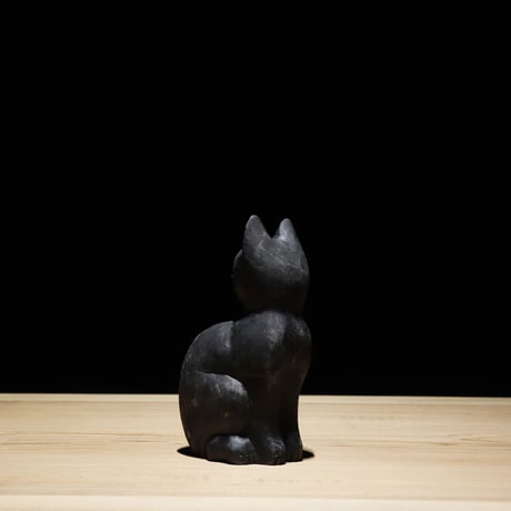 振り返り黑猫 木彫