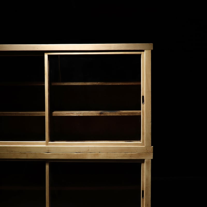 戸棚　本棚　飾り棚　上下に分かれる　アンティーク　レトロ 戸棚 本棚 飾り棚 上下に分かれる アンティーク レトロ 無垢な木質の