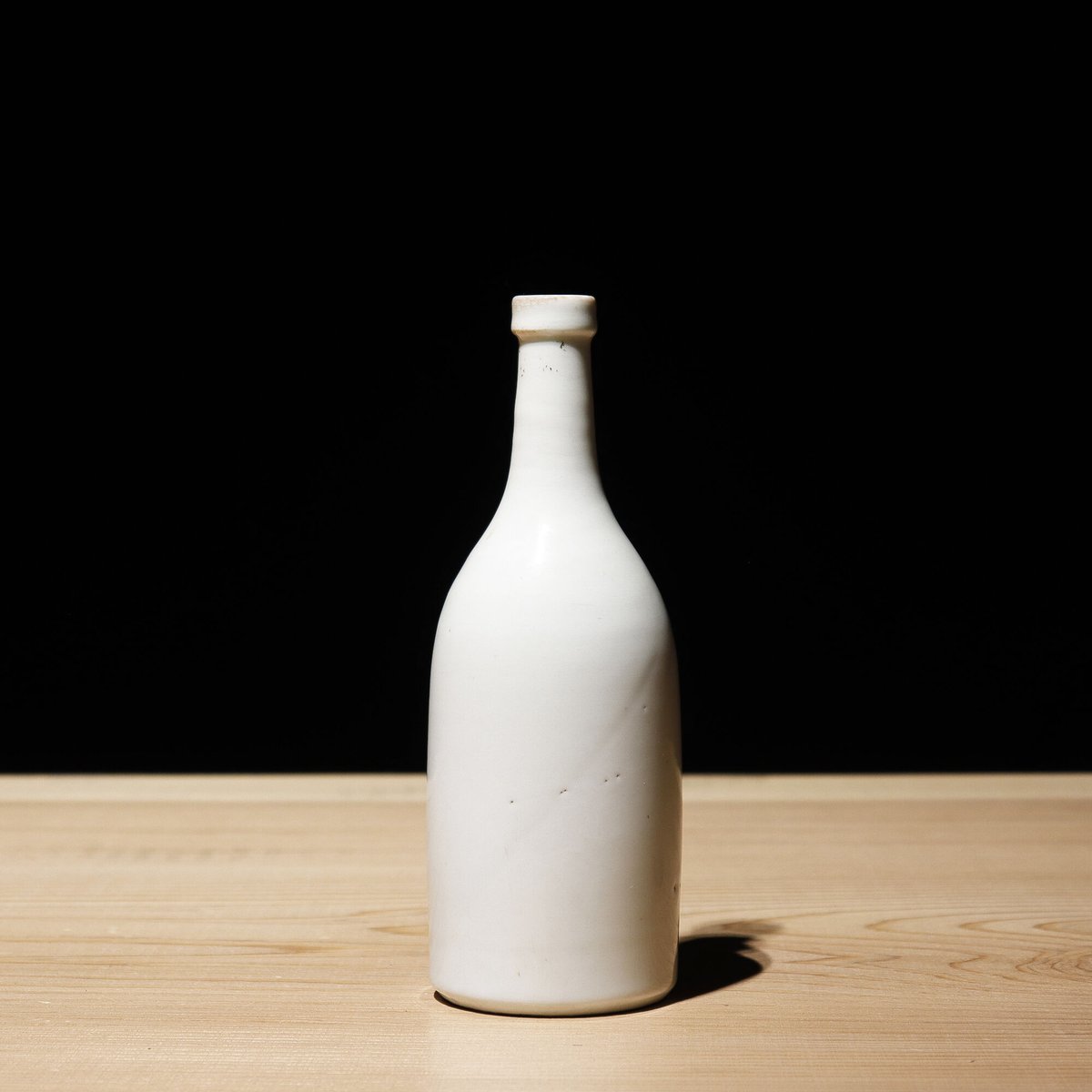 白い磁器の瓶 白磁の瓶 / 陶器のボトル 花瓶 | cocon