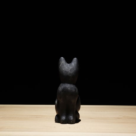 振り返り黑猫 木彫