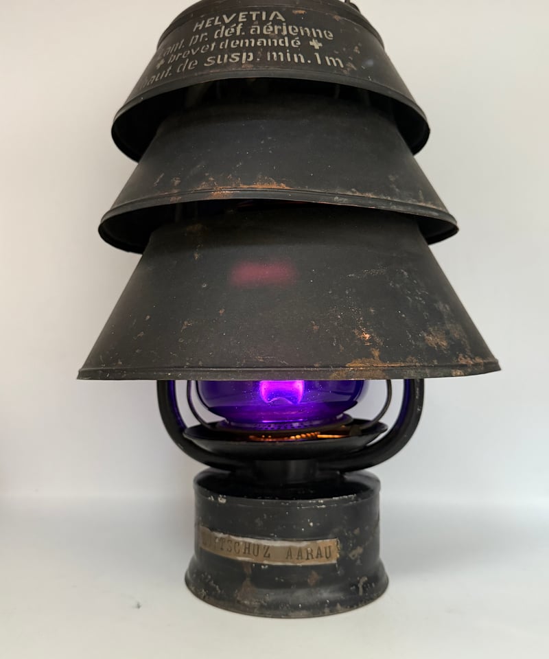 レアアイテム！HELVETIA スイス軍用ミリタリーランタン パープルガラス