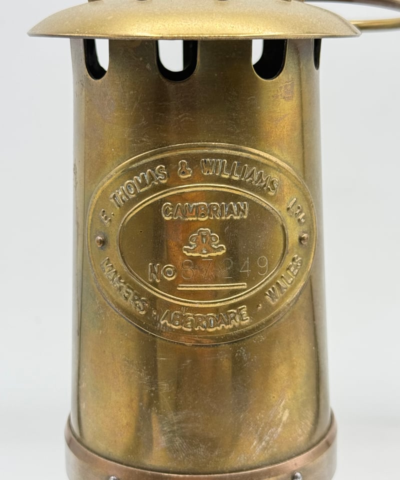 009 E. Thomas & Williams カンブリアンランタン ブラスシールド |