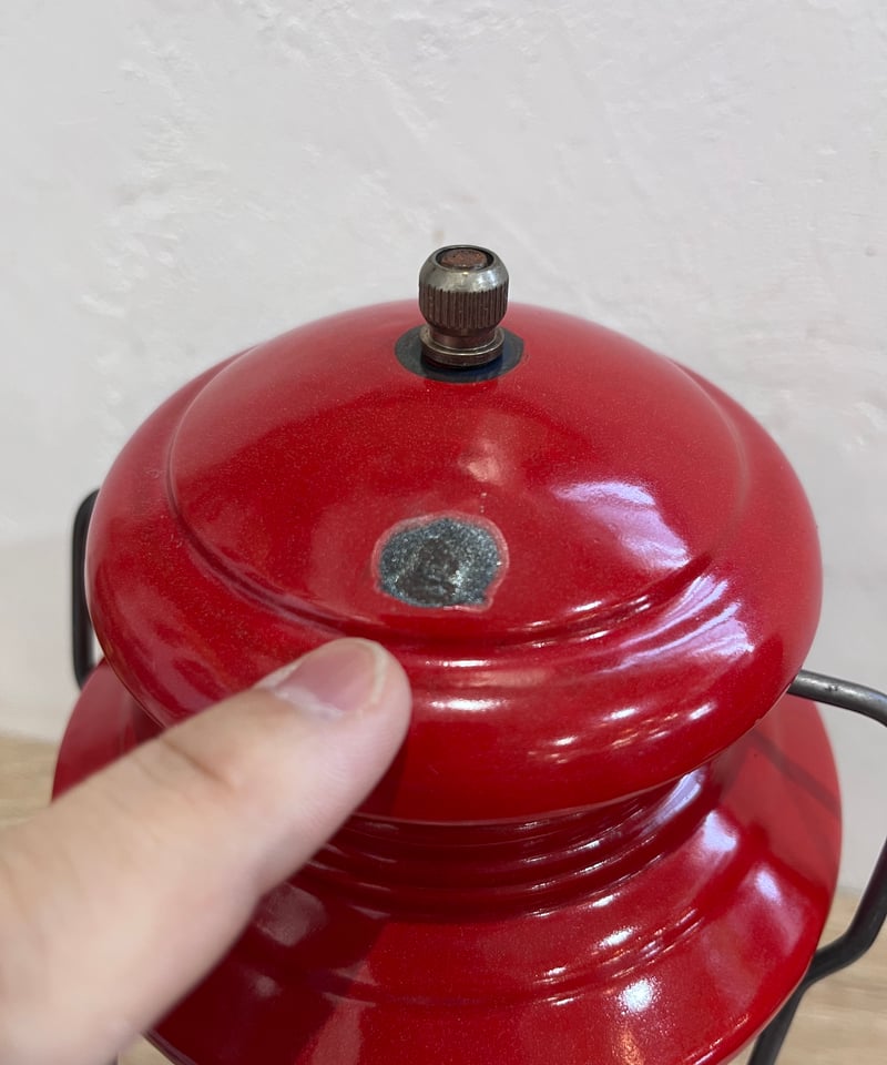 お買い得1957年1月 コールマン 200A ランタン （イエローボーダ）s19 タンクに凹みあり】1957年11月 コールマン 200A イエロー