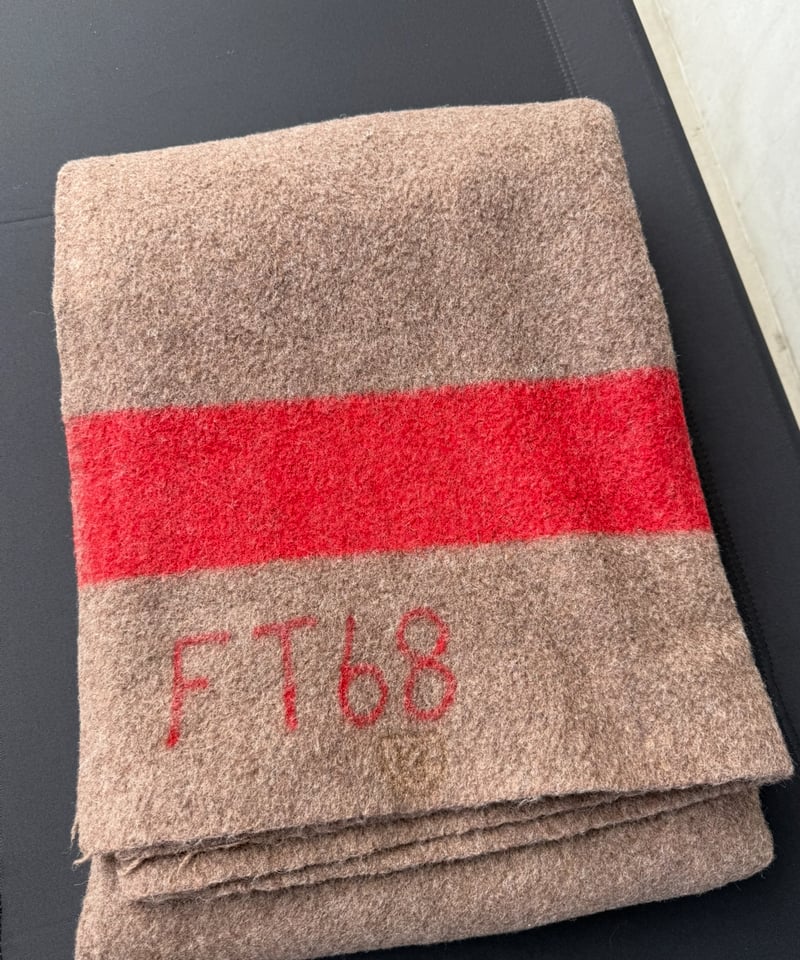 デッドストック スイス軍 ウール100% ブランケット 毛布 200 X 155 デッドストック スイス軍 ウール100% ブランケット 毛布 200 X 155