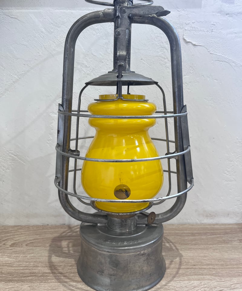 ミリタリーランタン レアアイテム❗️HELVETIA スイス軍用ミリタリーランタン イエロー