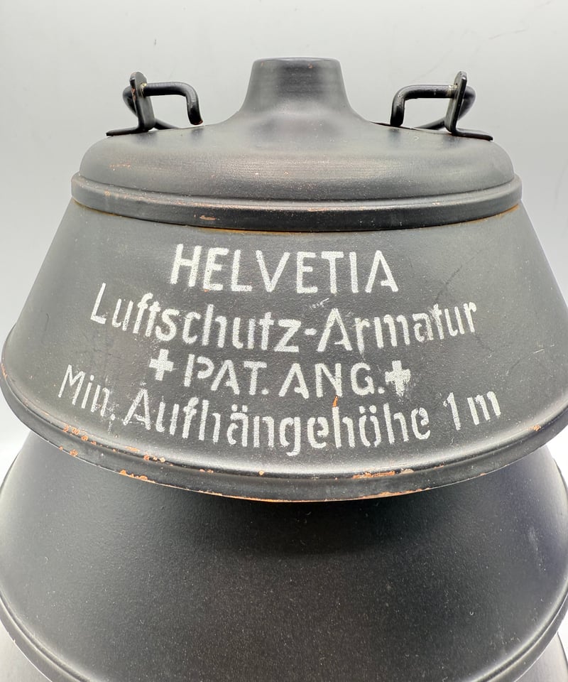 001 レアアイテム！HELVETIA スイス軍用ミリタリーランタン パープル