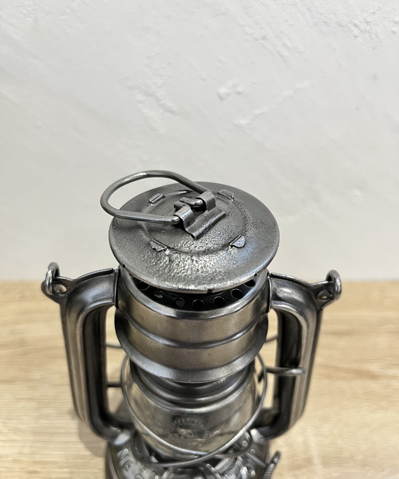 FEUERHAND ATOM75 フュアーハンド ホヤ 　エンボス加工 002 FEUERHAND No.75 ATOM オリーブ | ヴィンテージランタン販売