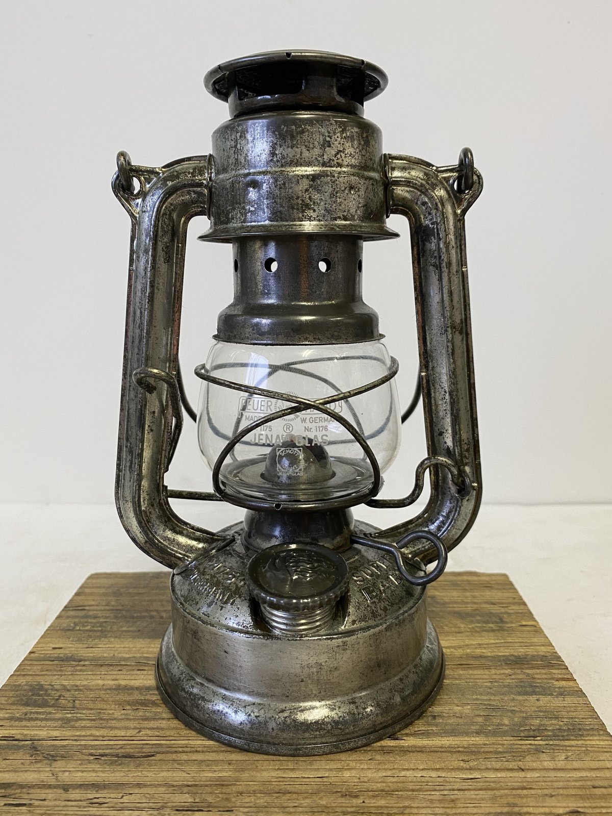 ライト・ランタン Feuerhand 175 STURMFEST 004 FEUERHAND No.175『STURMFEST』 | ヴィンテージランタン販売