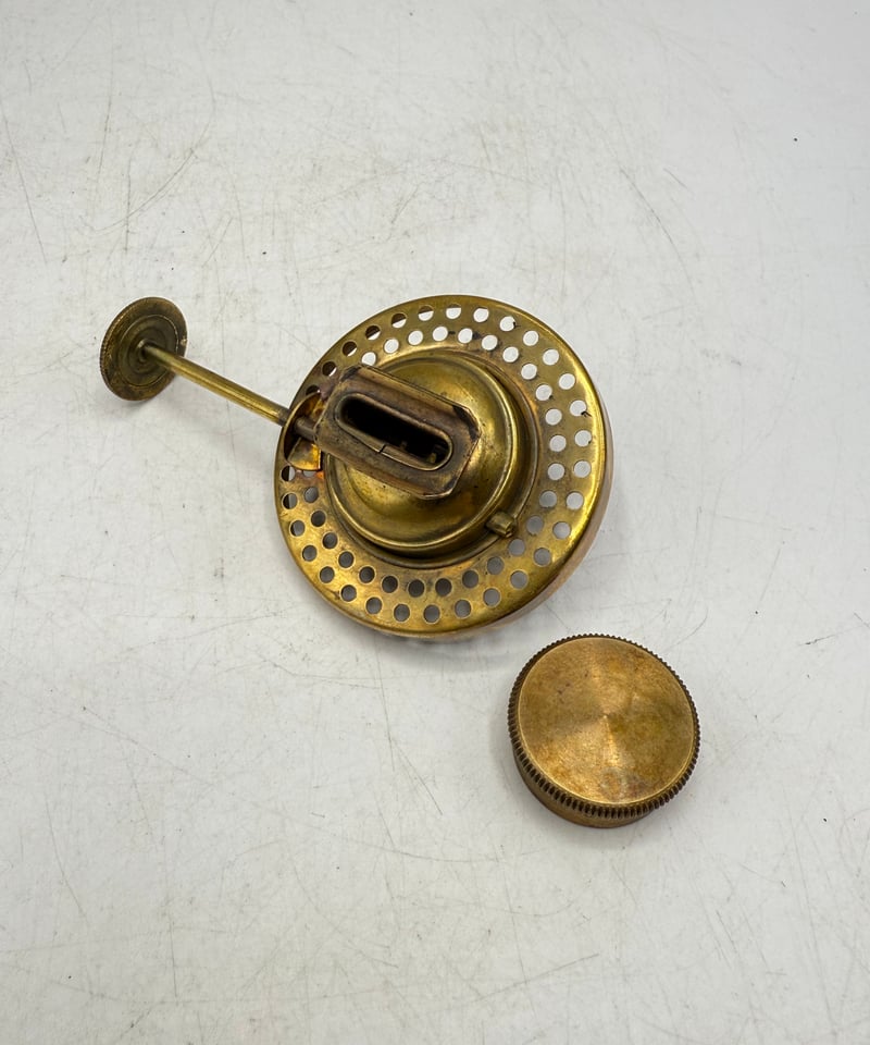 001 レアアイテム！HELVETIA スイス軍用ミリタリーランタン パープル