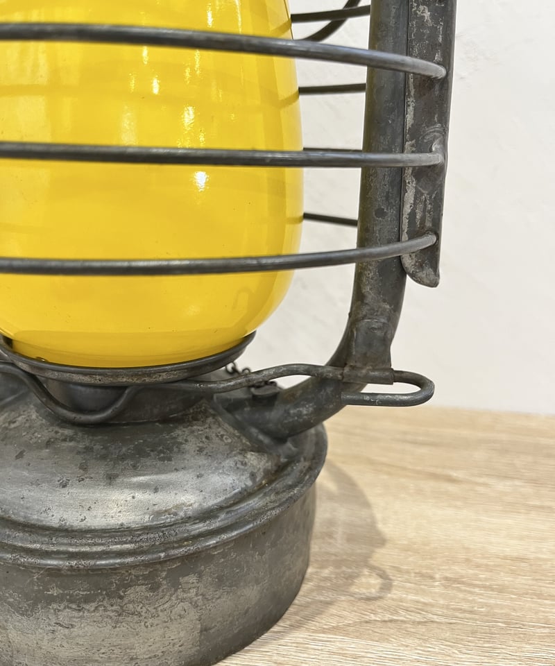 レアアイテム‼️スイス軍用ハリケーンランタン『SCHALWYN』イエロー  