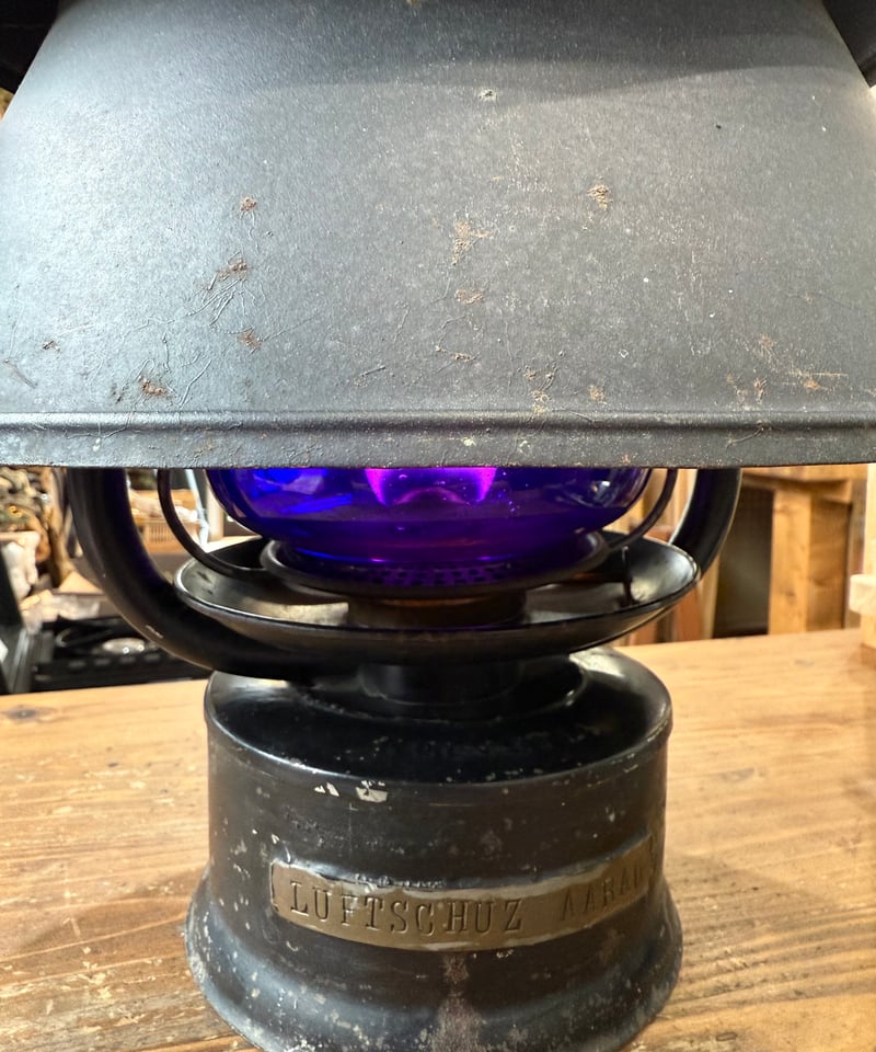 レアアイテム！HELVETIA スイス軍用ミリタリーランタン パープルガラス