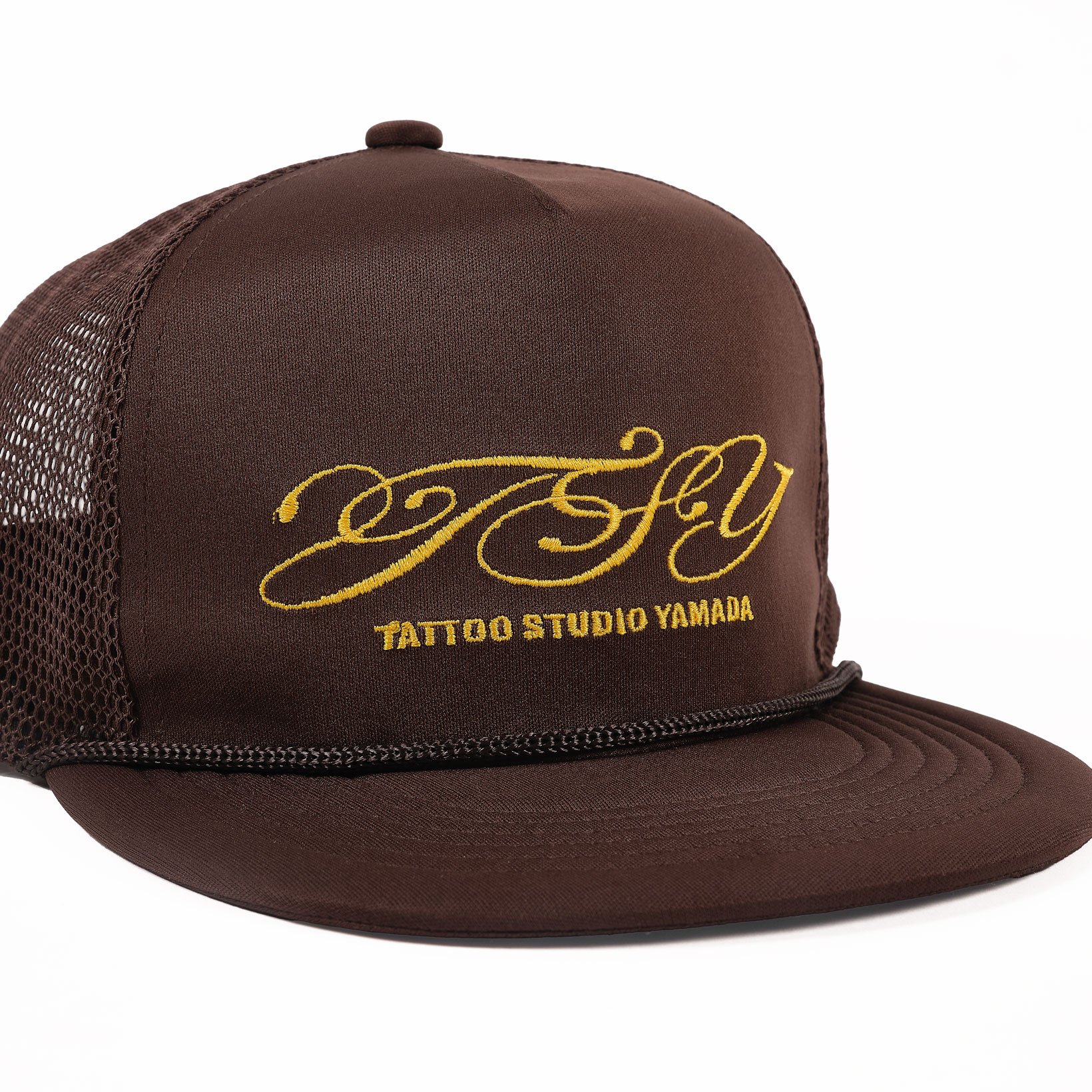 CALLIGRAPHY LOGO MESH CAP【BLACK TAG】// BROWN |