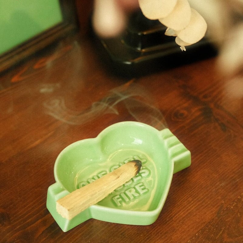 ONE GIRL CAUSES FIRE」ORIGINAL ASHTRAY // GREEN ONE GIRL CAUSES FIRE」ORIGINAL ASHTRAY // GREEN