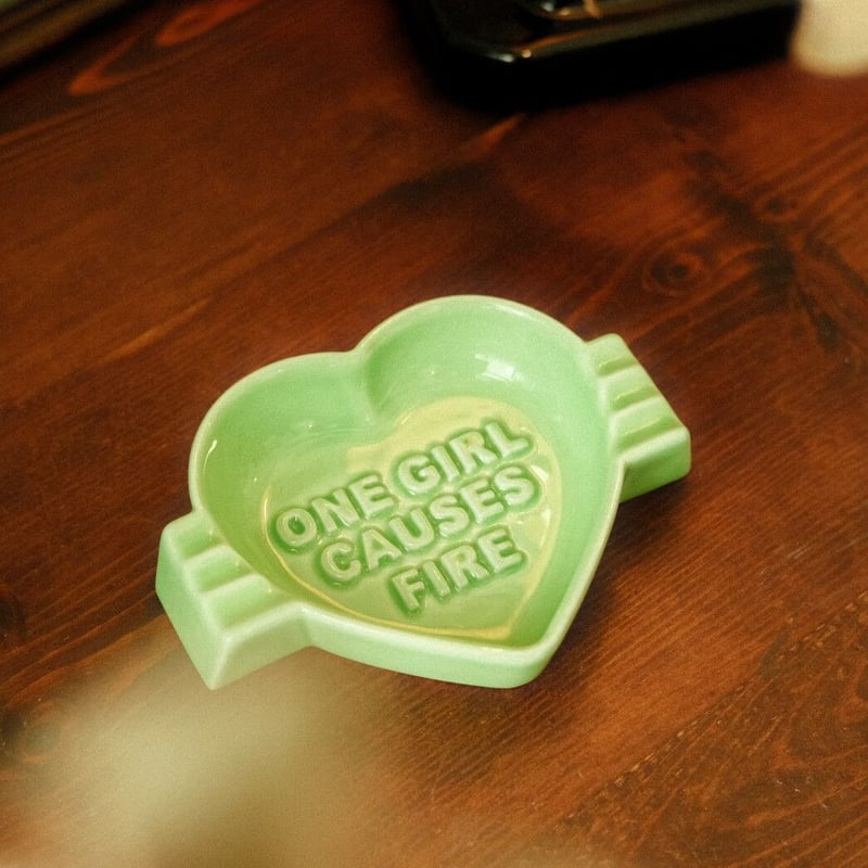 ONE GIRL CAUSES FIRE」ORIGINAL ASHTRAY // GREEN