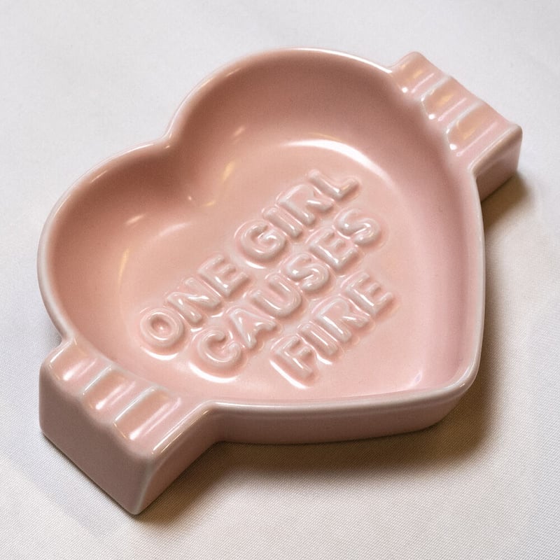 ONE GIRL CAUSES FIRE」ORIGINAL ASHTRAY // PINK