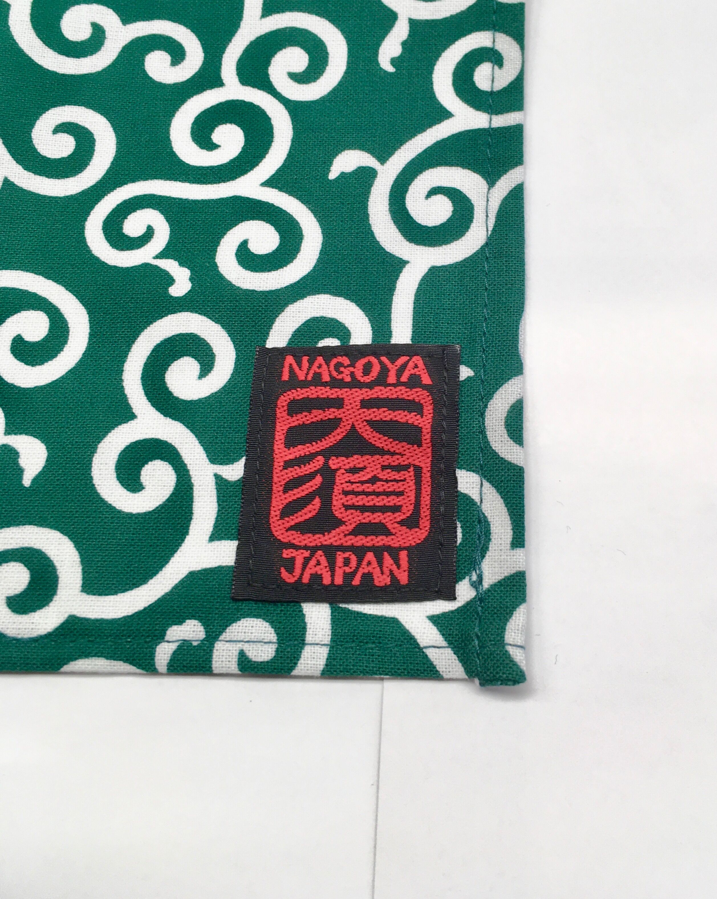 【超稀少】日本の文様　唐織と厚板　800部限定 唐草模様 ハンカチ | 大須おみやげカンパニー