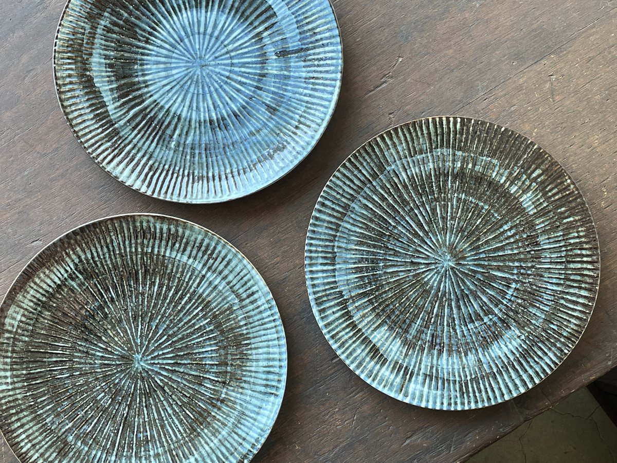 染付 瑠璃地鎬文八寸皿＿柳川謙治 | くらしの道具店rsつじどうや