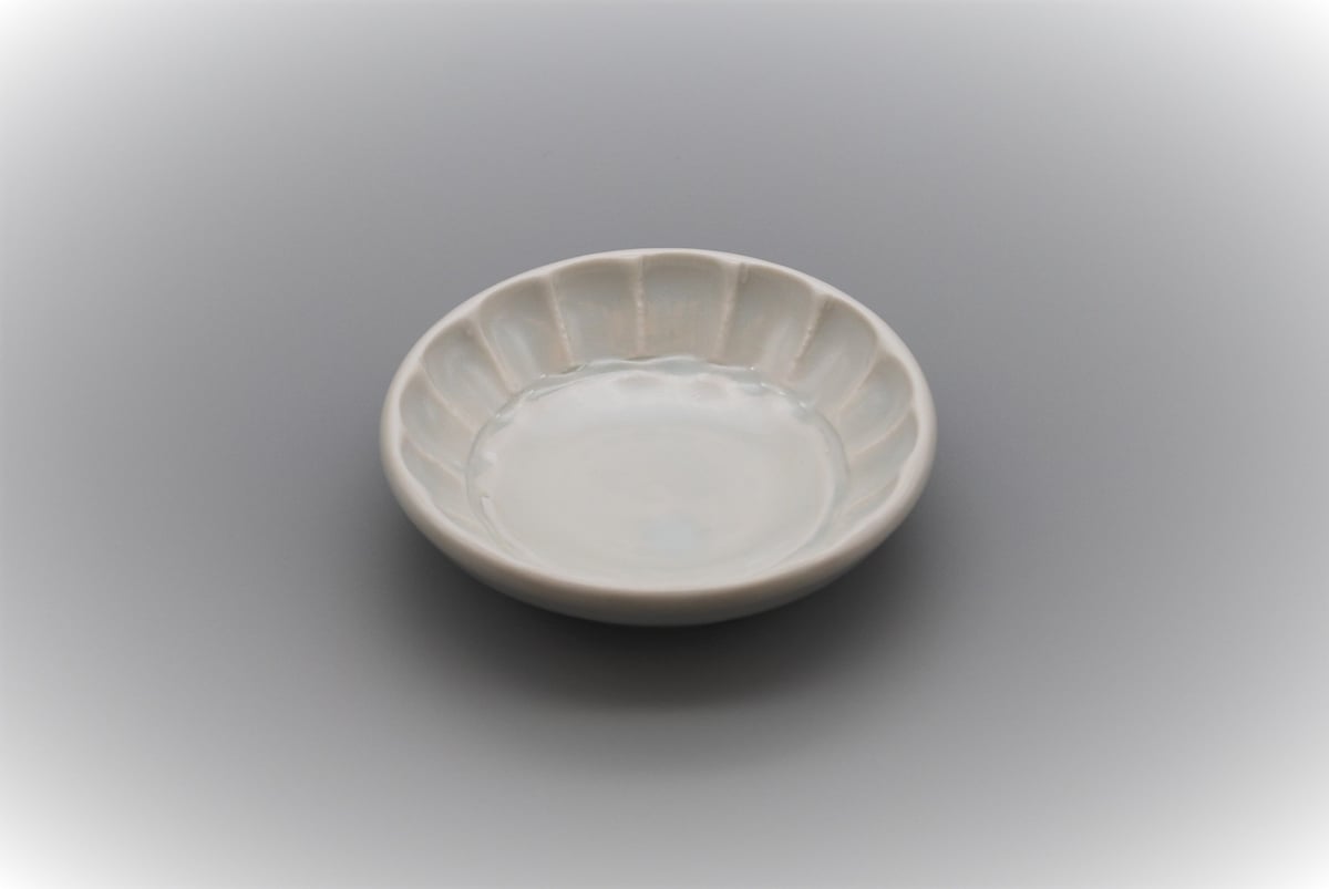 白磁 3寸菊皿＿五十嵐元次 | くらしの道具店rsつじどうや onlineshop