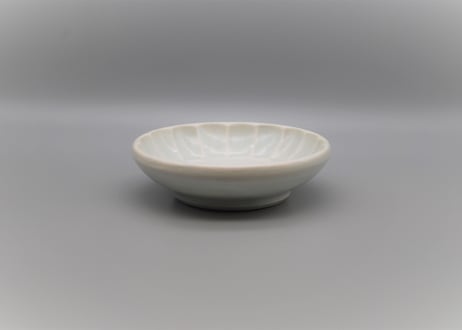 白磁　3寸菊皿＿五十嵐元次