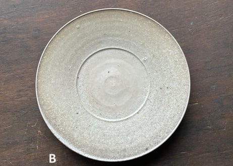 白瓷段皿 ＿田村文宏