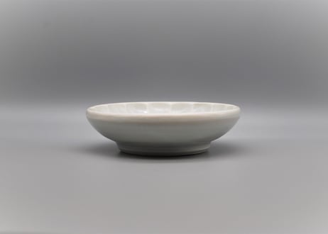 白磁　3寸菊皿＿五十嵐元次