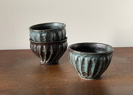 黒釉 削りカップ(S)＿及川静香
