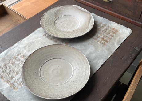白瓷段皿 ＿田村文宏