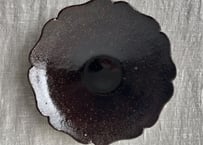 黒飴釉稜花皿7寸＿後藤竜太