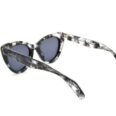 Yohji Yamamoto（ヨウジヤマモト） 20-9006 | 空間をデザインする、二重構造のキャットアイグラス