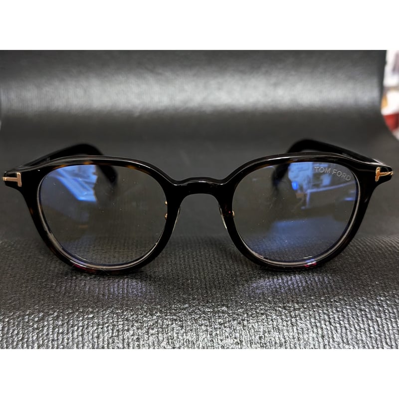日本限定「TOMFORD」細身だから「T」が際立つ上品モデル、伊達メガネ
