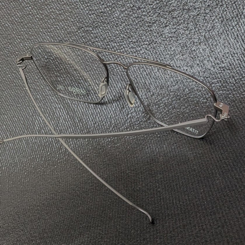 軽量10グラムのミニマリズム skaga スカーガ 軽量チタンメガネ/度付き