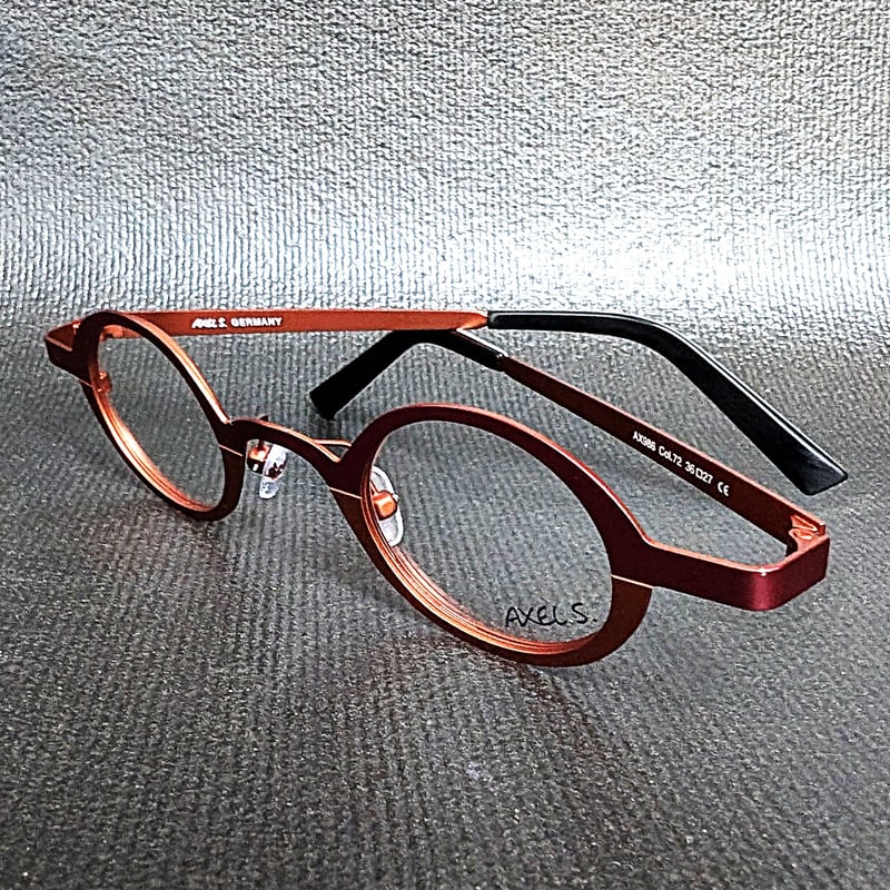 アバンギャルドで個性的 AXEL S./ドイツのメガネ職人による高品質な丸