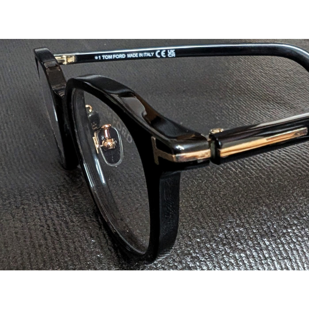 日本限定「TOMFORD」細身だから「T」が際立つ上品モデル、伊達メガネ