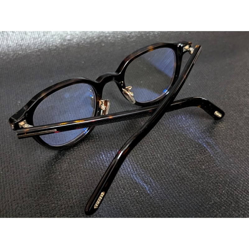 日本限定「TOMFORD」細身だから「T」が際立つ上品モデル、伊達メガネ