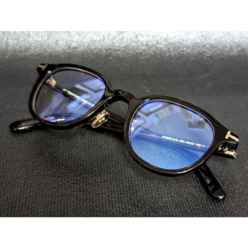 日本限定「TOMFORD」細身だから「T」が際立つ上品モデル、伊達メガネ