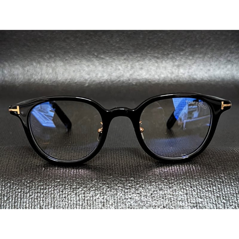 日本限定「TOMFORD」細身だから「T」が際立つ上品モデル、伊達メガネ
