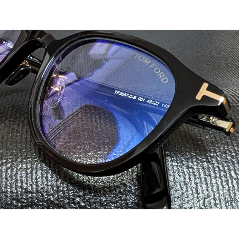 日本限定「TOMFORD」細身だから「T」が際立つ上品モデル、伊達メガネ