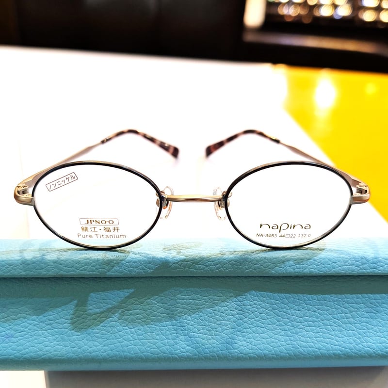 鯖江/小さいメガネ/剥げない七宝柄/上品な大人メガネ/napina/純チタン