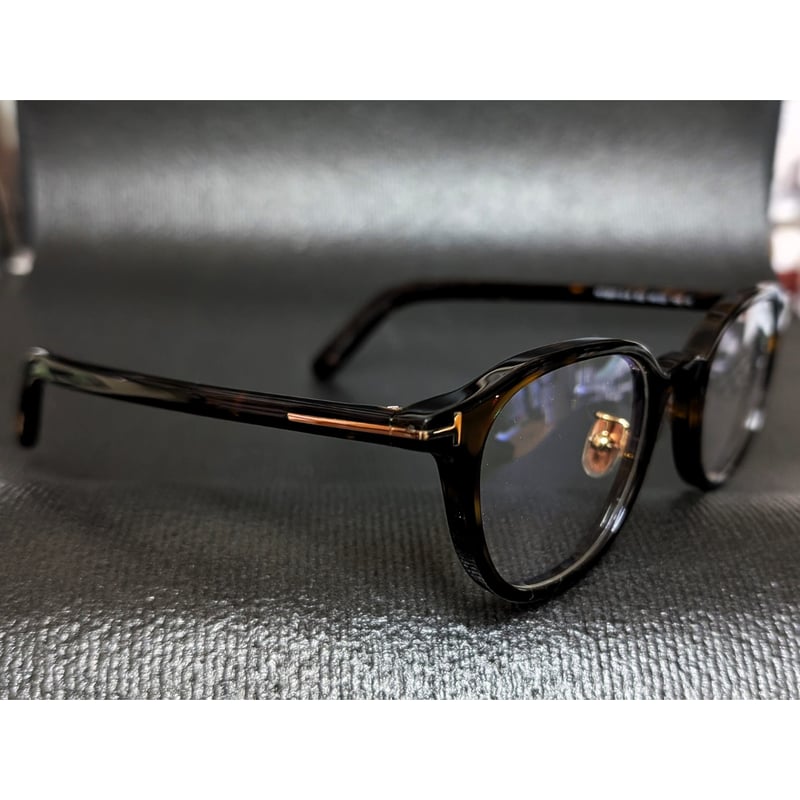 日本限定「TOMFORD」細身だから「T」が際立つ上品モデル、伊達メガネ