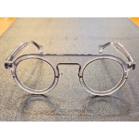 個性派のサングラス、レンズ付き「レゾナンスByメトロノーム」